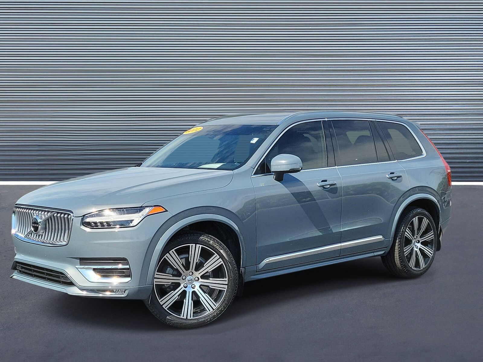2022 VOLVO XC90