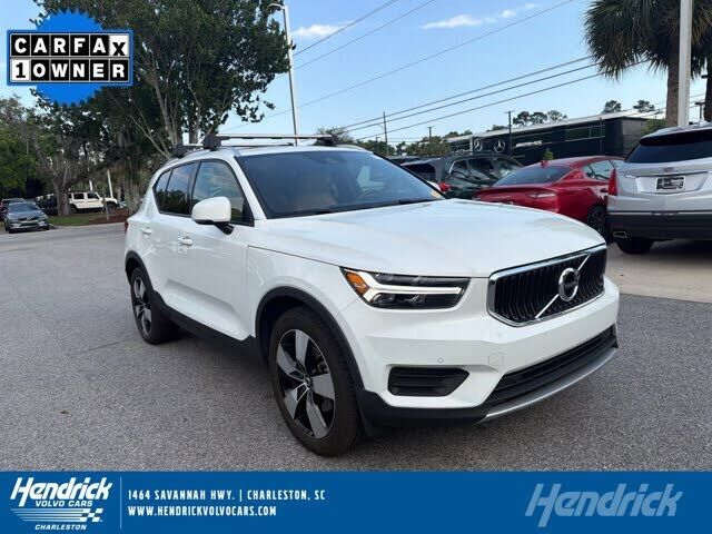 2020 VOLVO XC40