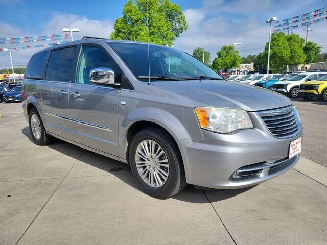2014 CHRYSLER Town and Country
