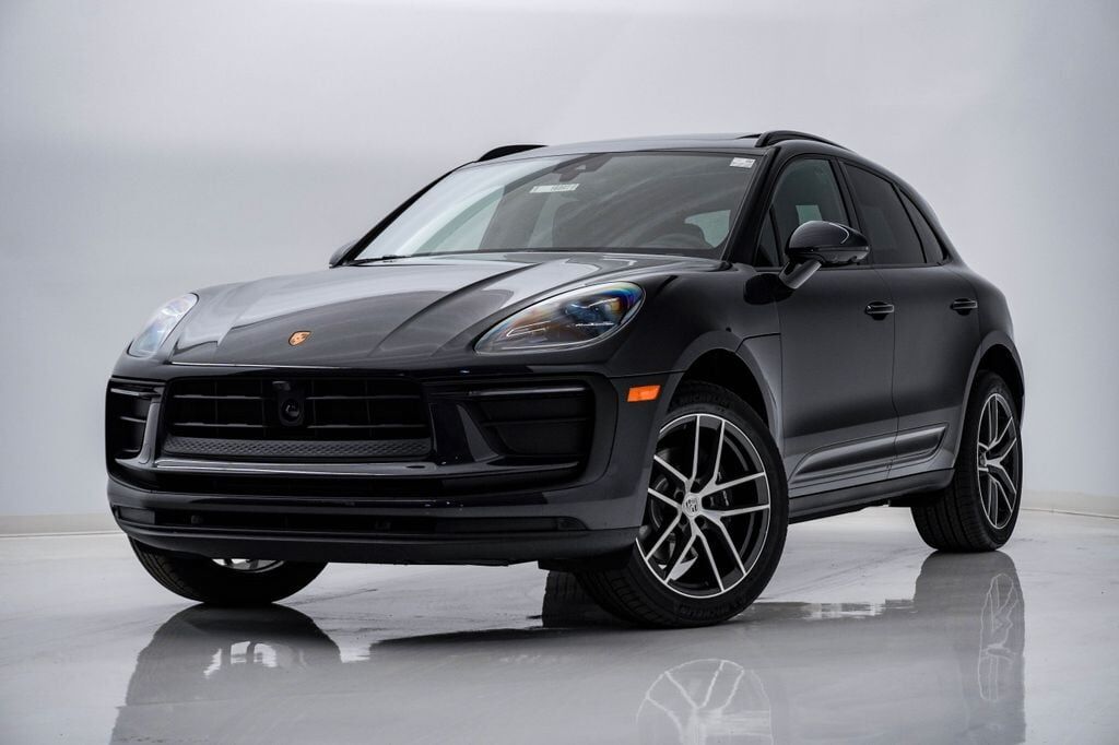 2026 PORSCHE Macan