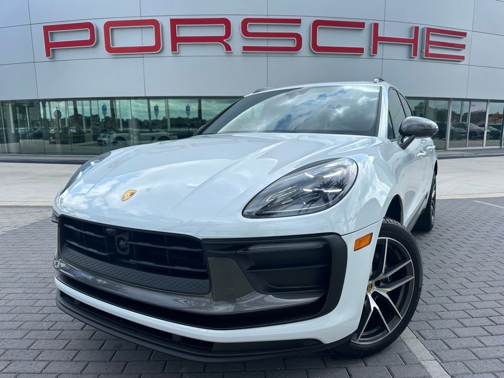 2026 PORSCHE Macan