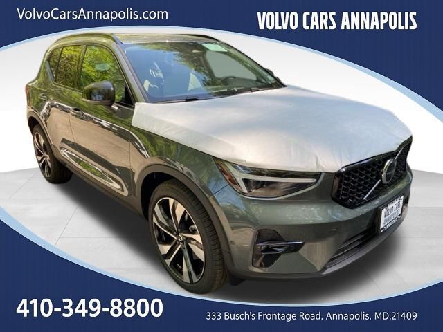 2026 VOLVO XC40