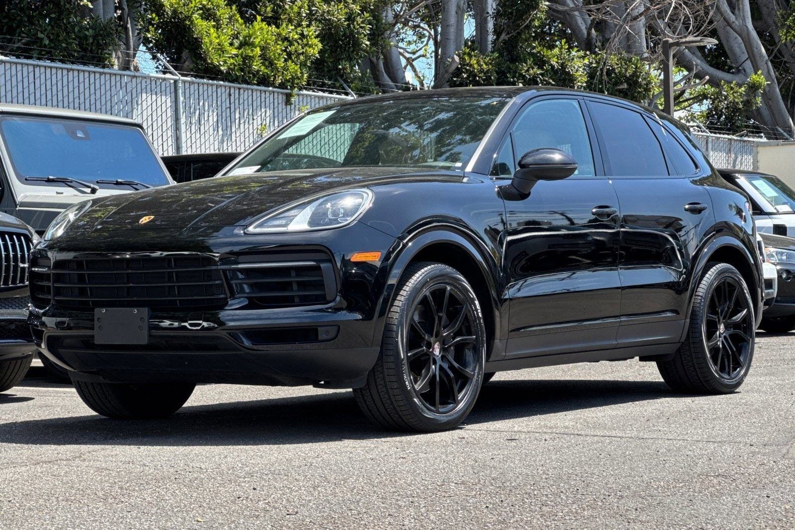 2022 PORSCHE Cayenne