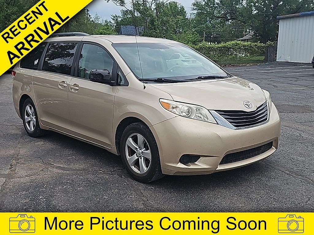 2013 TOYOTA Sienna