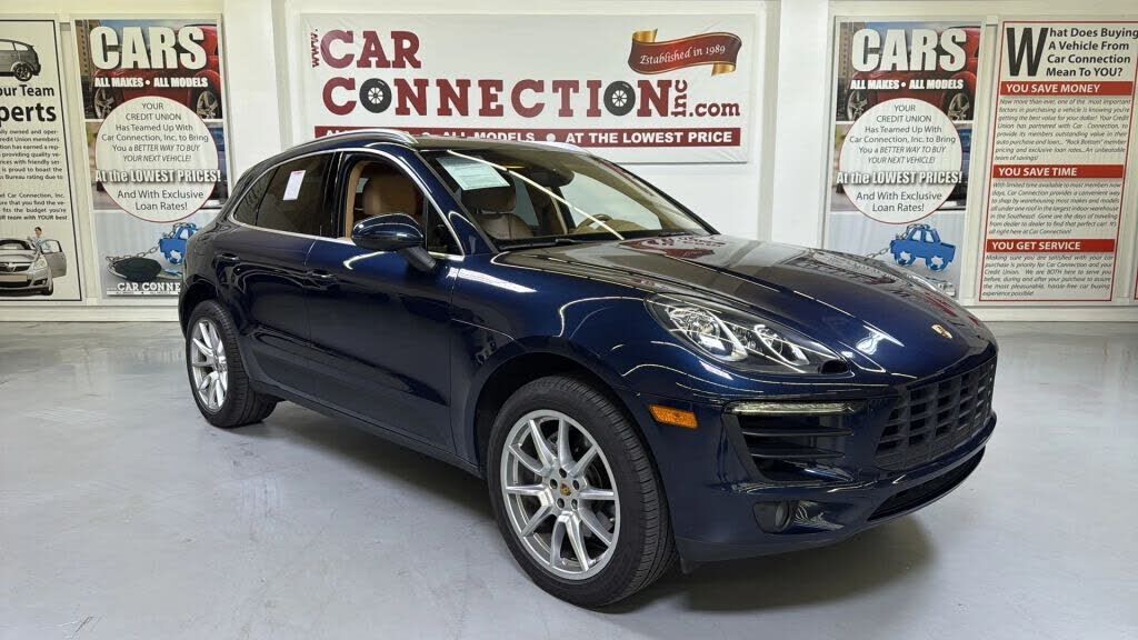 2016 PORSCHE Macan