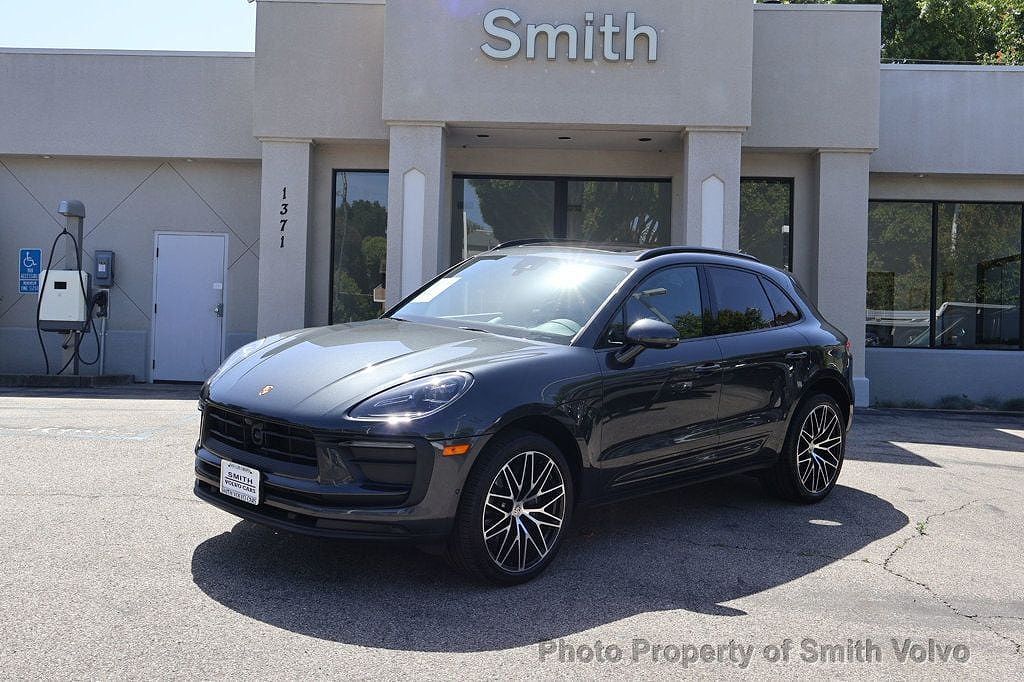 2024 PORSCHE Macan