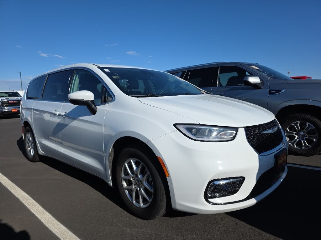 2023 CHRYSLER Pacifica
