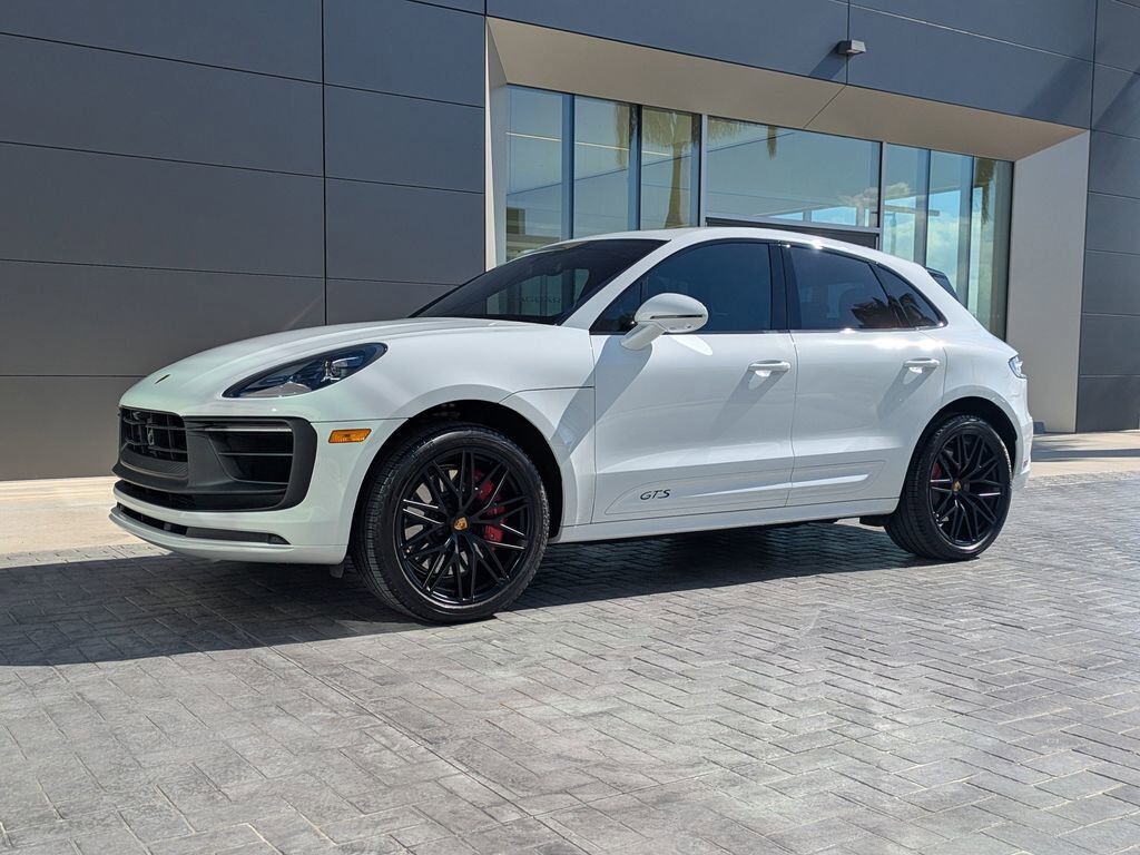 2025 PORSCHE Macan