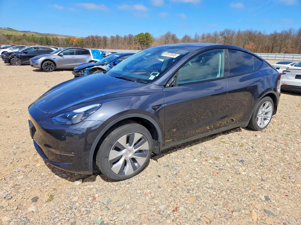 2024 TESLA Model Y