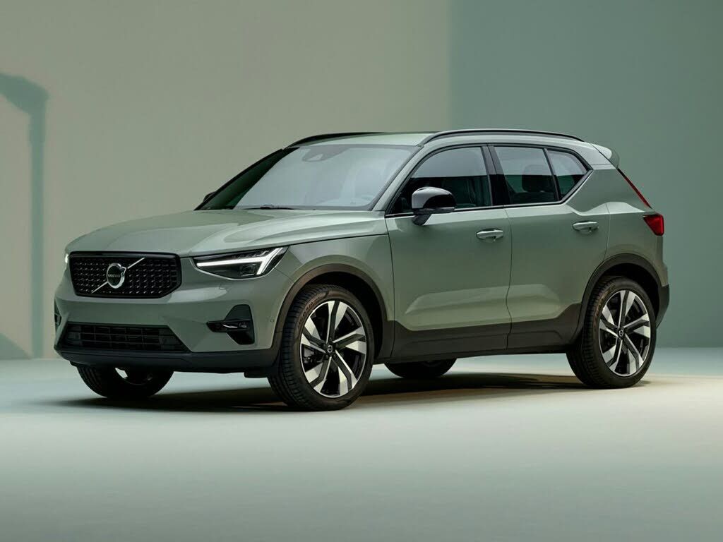 2024 VOLVO XC40