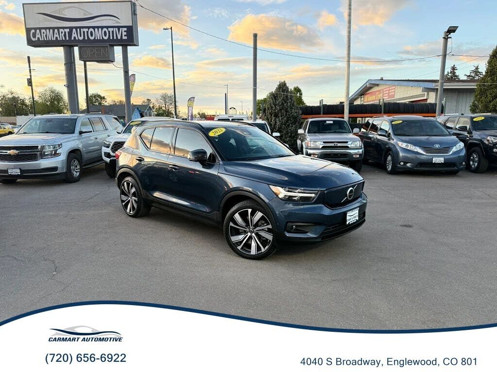 2022 VOLVO XC40