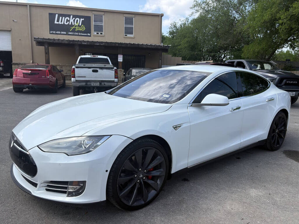 2015 TESLA Model S