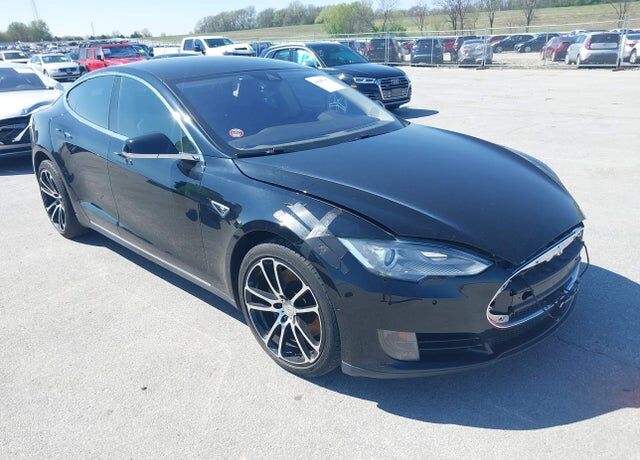 2015 TESLA Model S