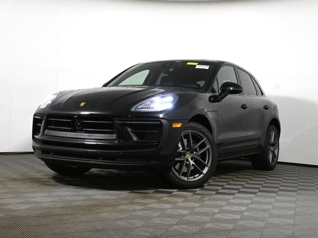 2025 PORSCHE Macan