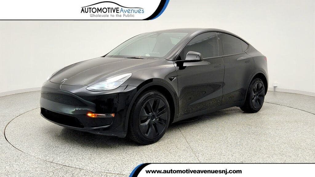 2025 TESLA Model Y