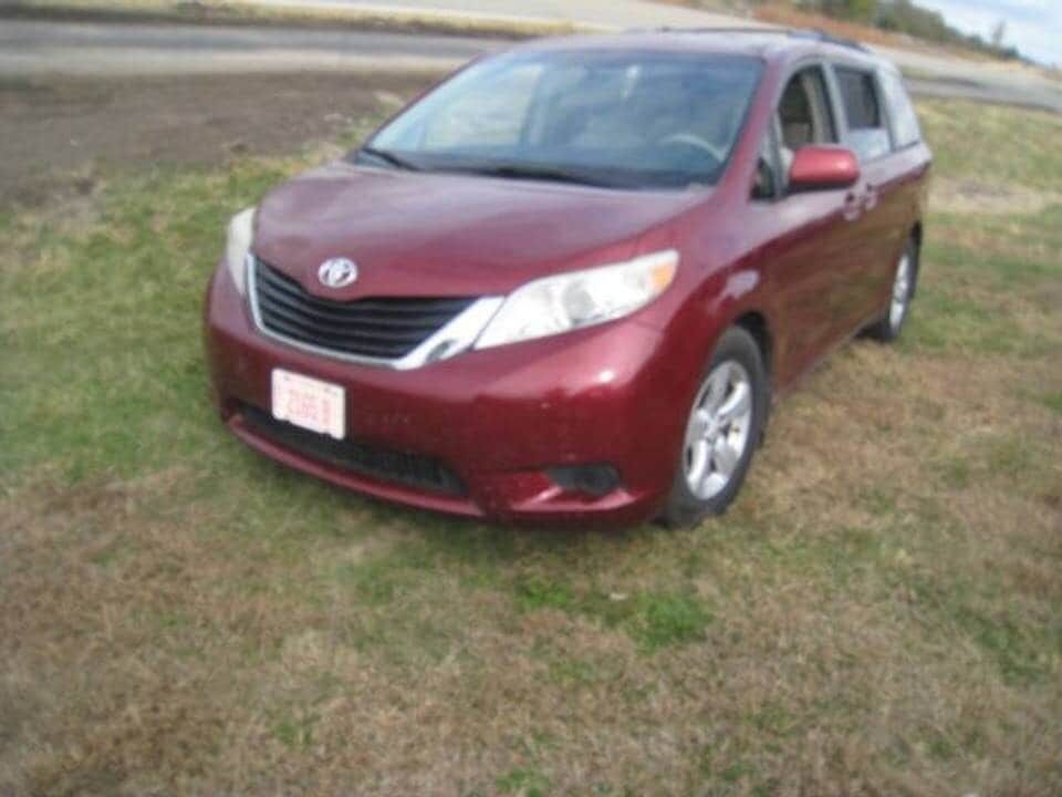 2011 TOYOTA Sienna