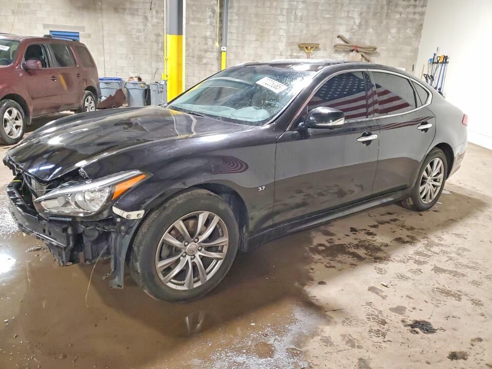 2016 INFINITI Q70