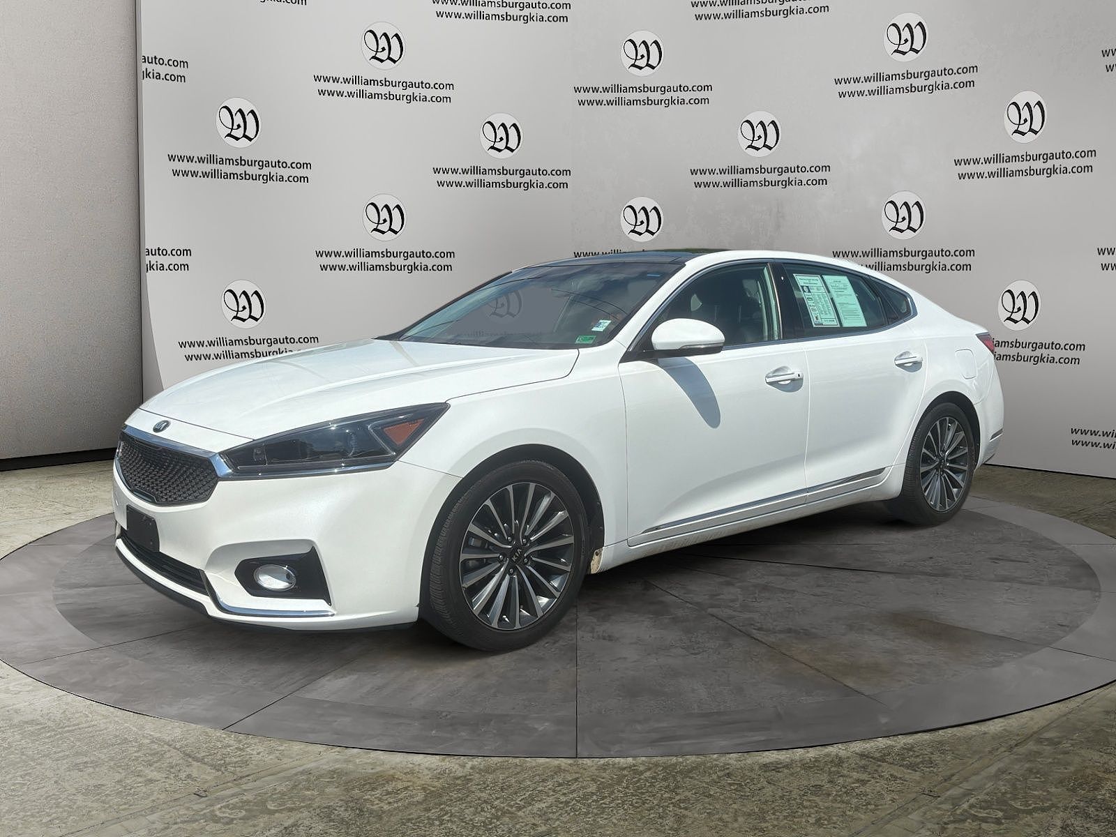 2018 KIA Cadenza