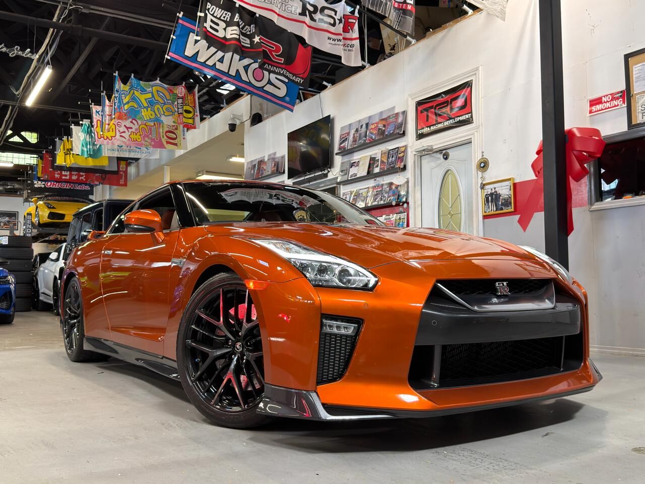 2017 NISSAN GT-R