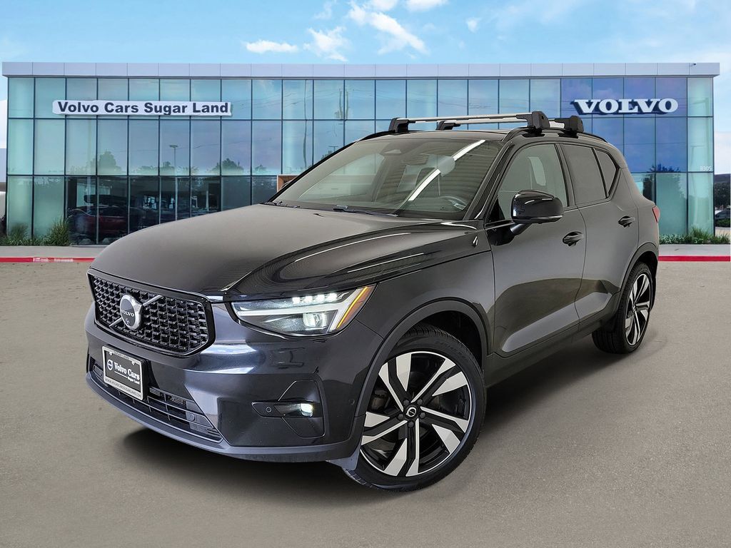 2023 VOLVO XC40