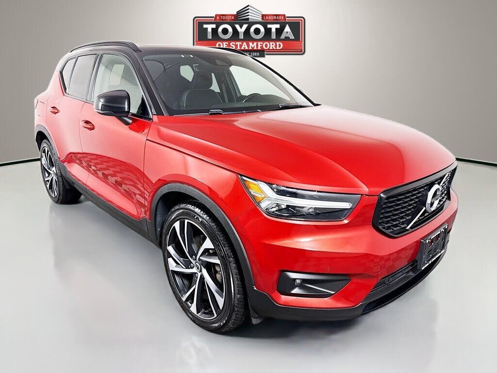 2021 VOLVO XC40