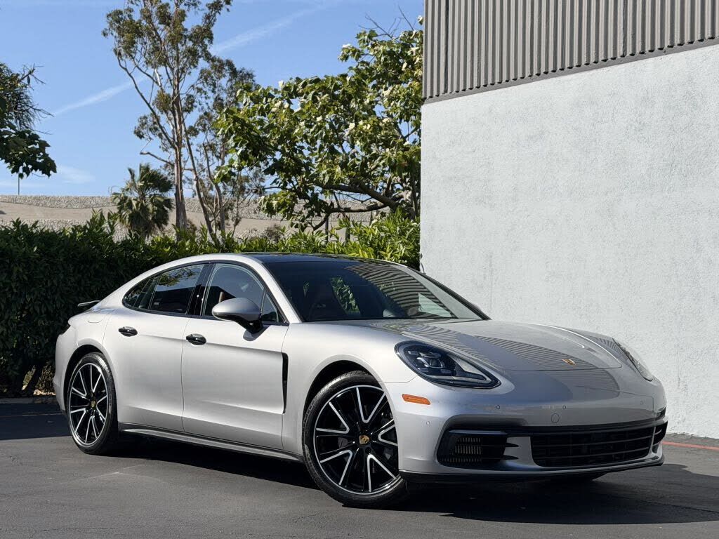 2018 PORSCHE Panamera