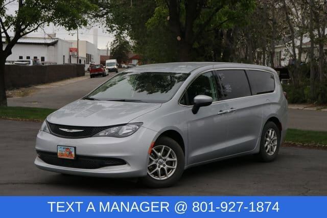 2023 CHRYSLER Voyager