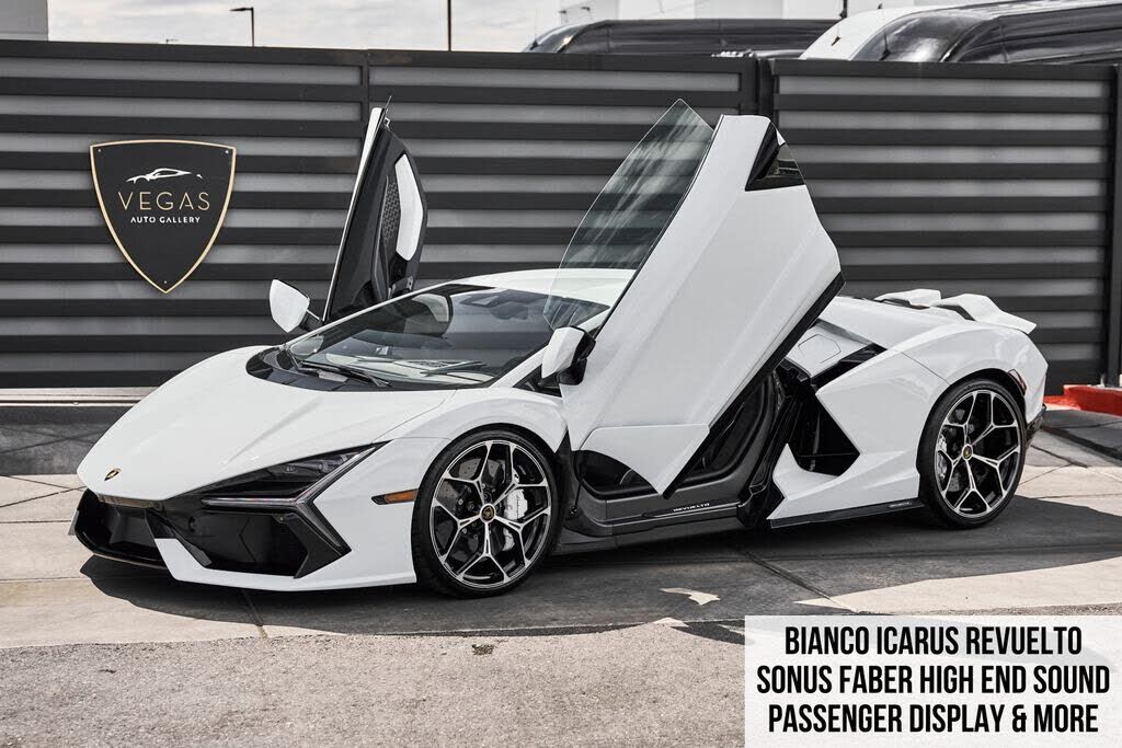 2026 LAMBORGHINI Revuelto