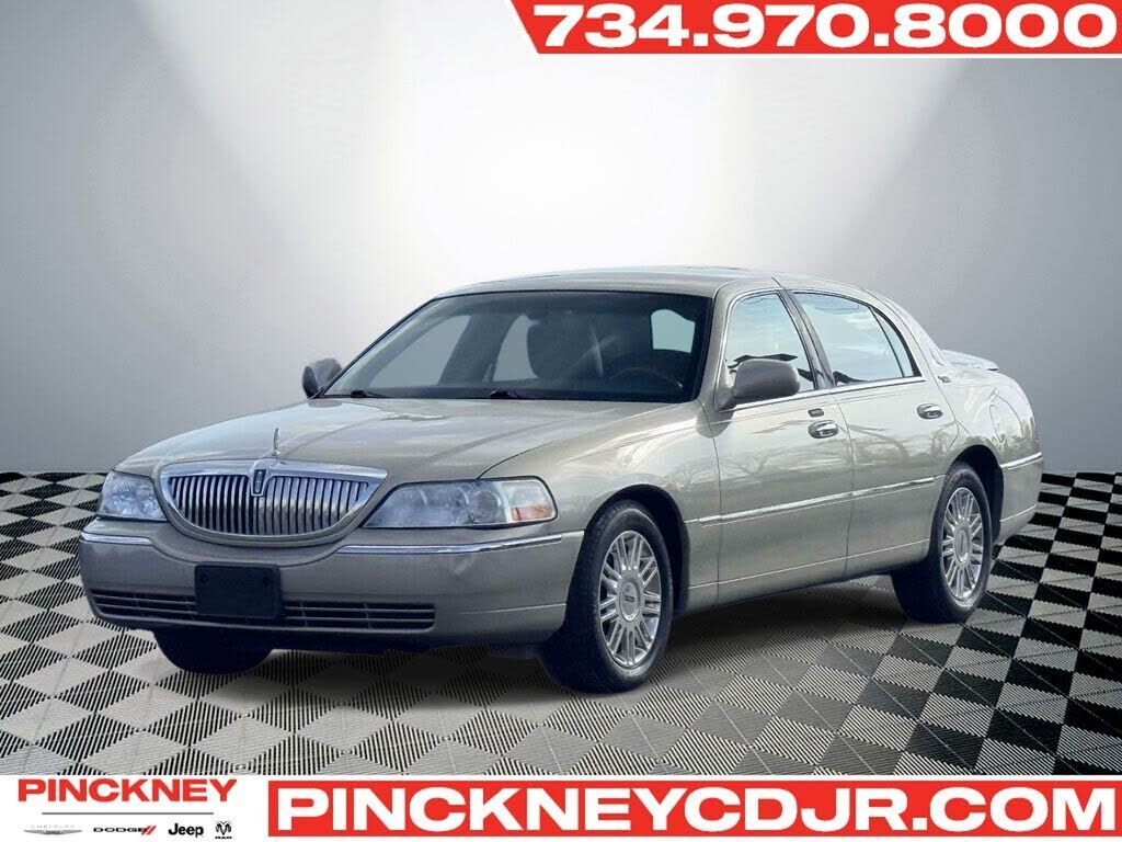 2011 LINCOLN Town Car