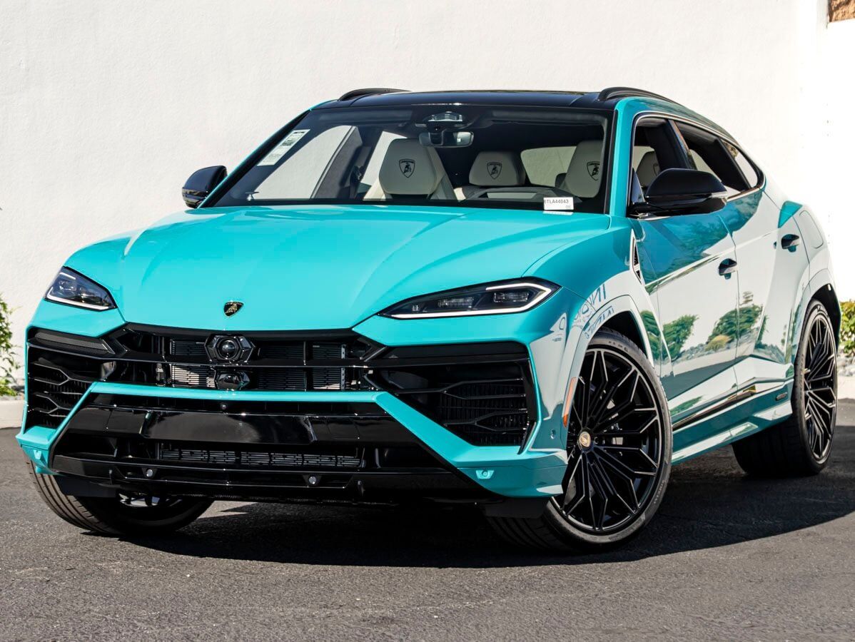 2026 LAMBORGHINI URUS