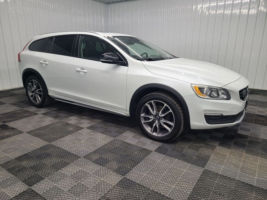 2018 VOLVO V60