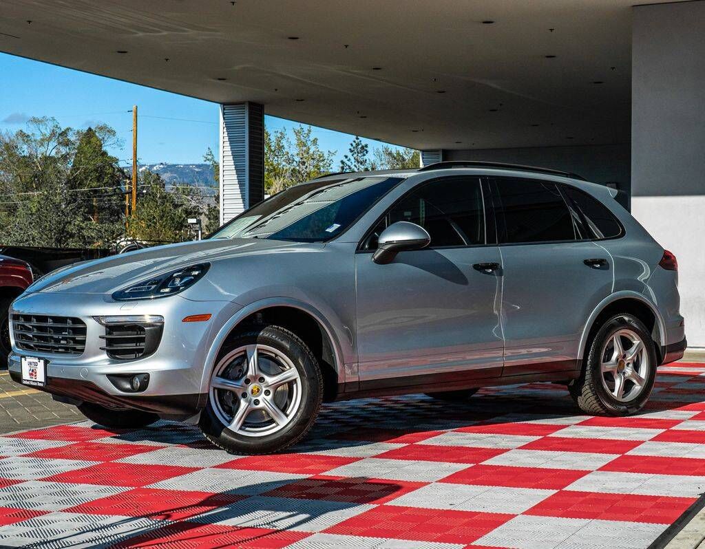 2017 PORSCHE Cayenne