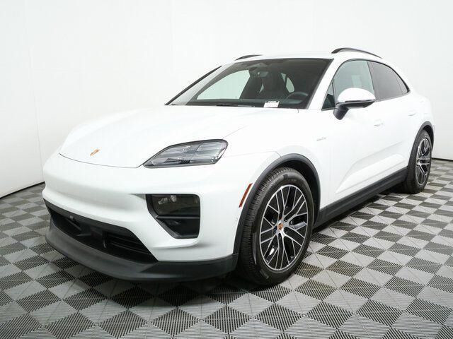 2025 PORSCHE Macan