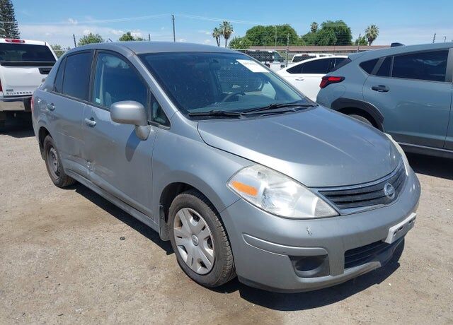 2010 NISSAN Versa