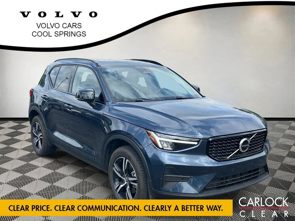 2026 VOLVO XC40