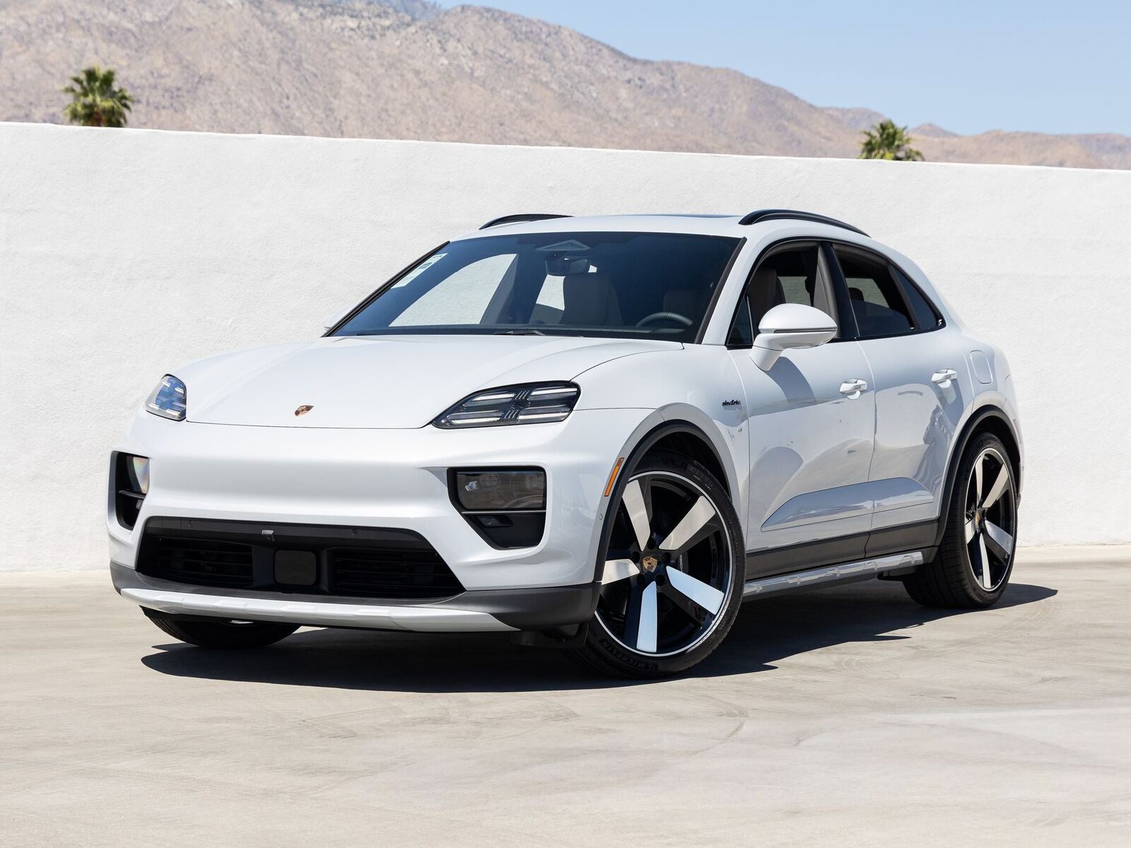 2026 PORSCHE Macan