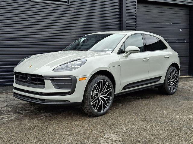 2026 PORSCHE Macan