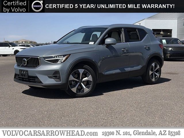 2023 VOLVO XC40
