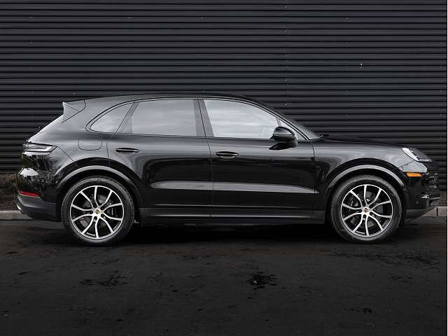 2024 PORSCHE Cayenne