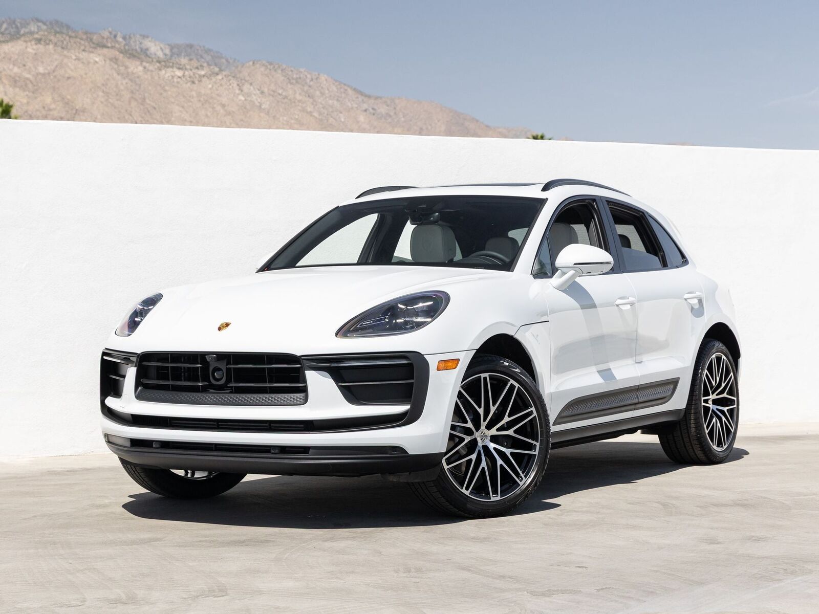 2026 PORSCHE Macan