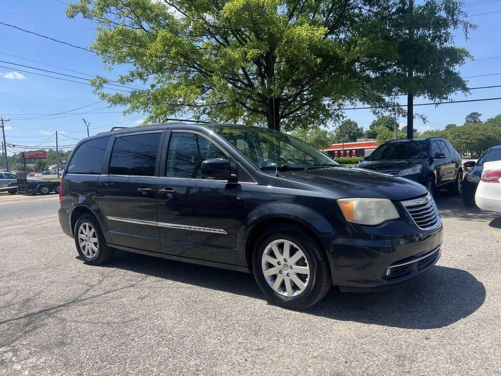 2014 CHRYSLER Town and Country