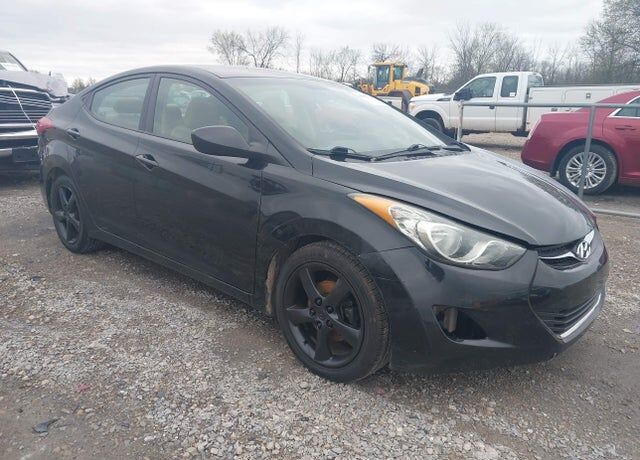 2013 HYUNDAI Elantra