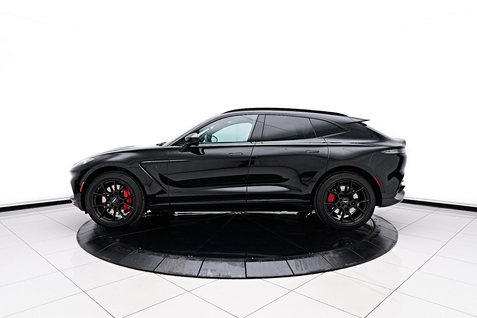 2021 ASTON MARTIN DBX