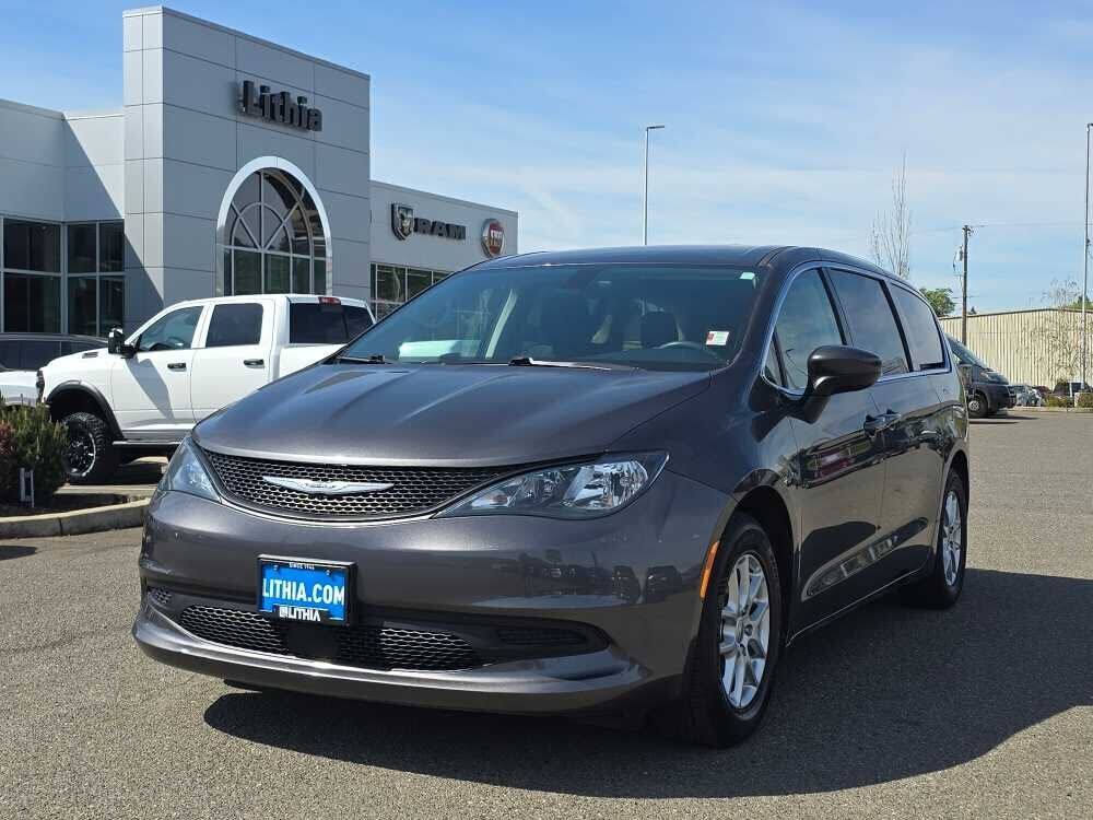 2022 CHRYSLER Voyager