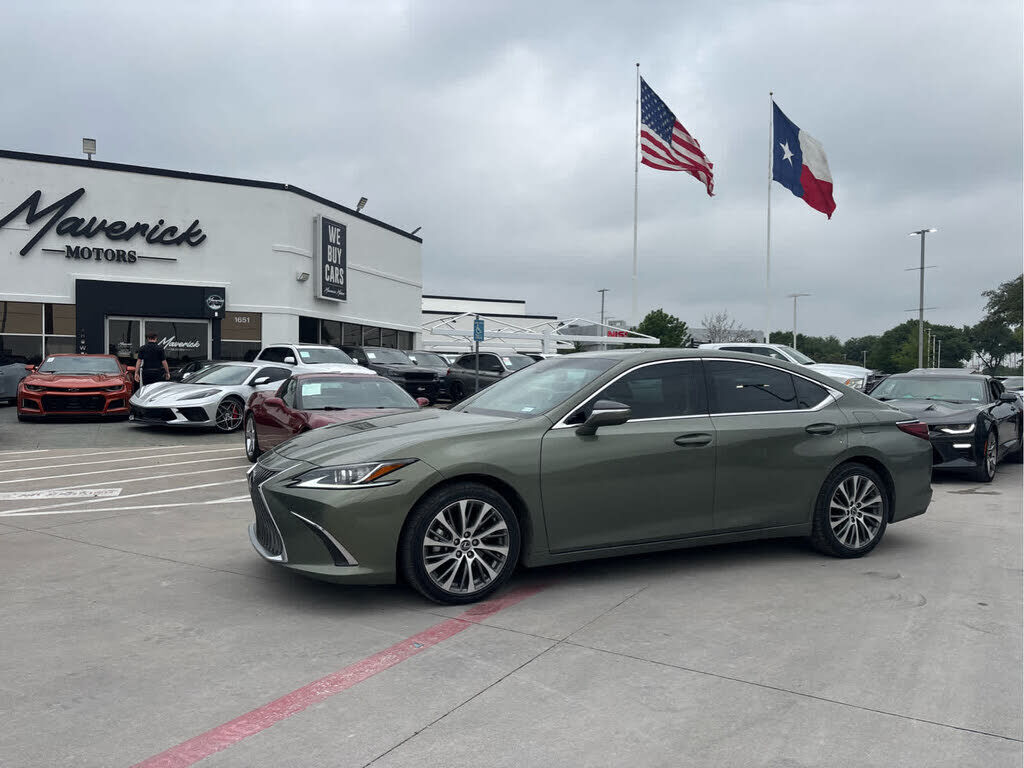 2020 LEXUS ES