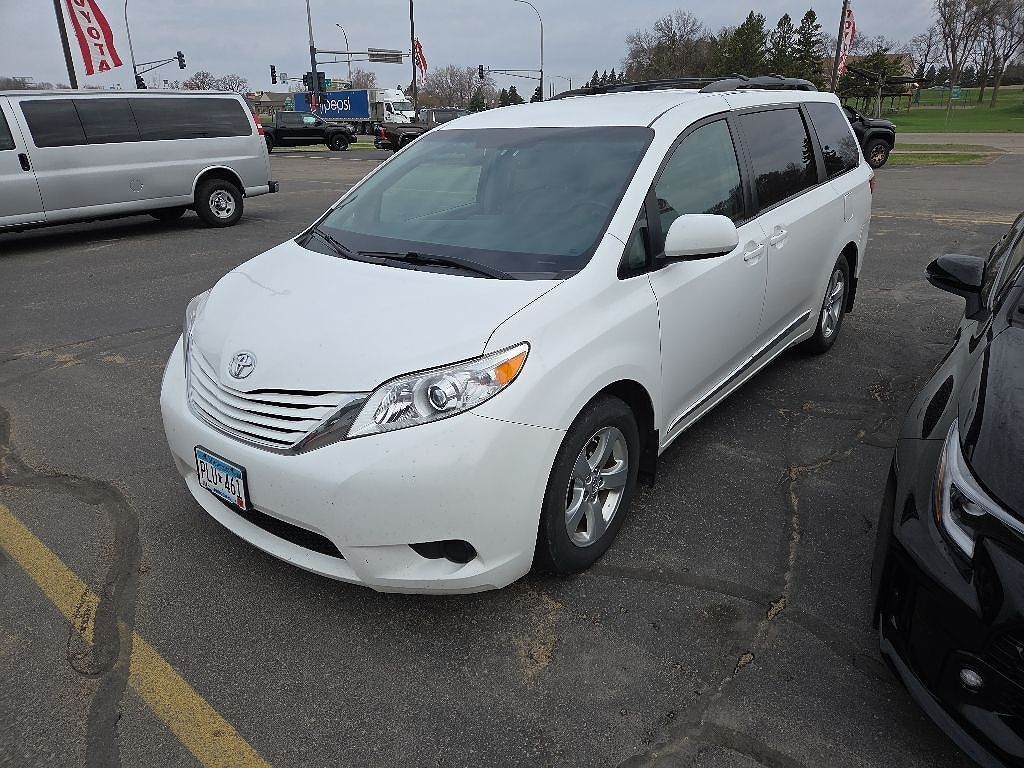 2017 TOYOTA Sienna