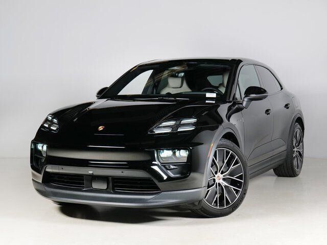 2026 PORSCHE Macan