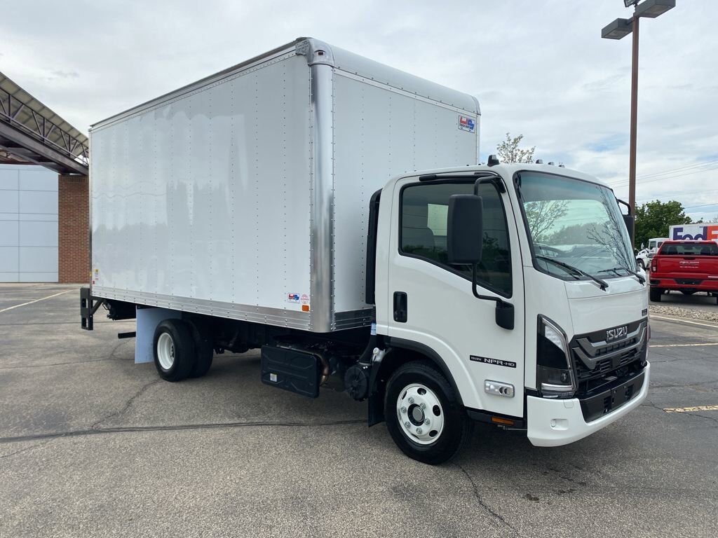 2025 ISUZU NPR-HD
