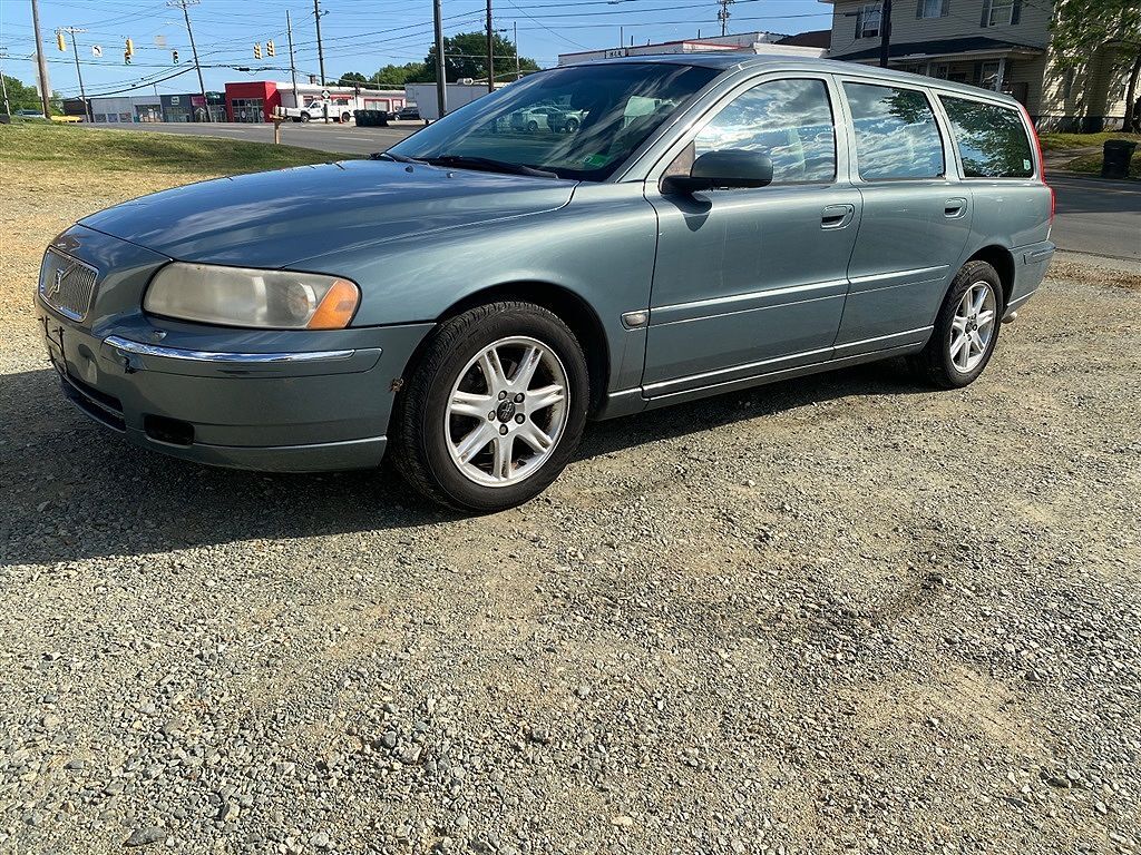 2005 VOLVO V70