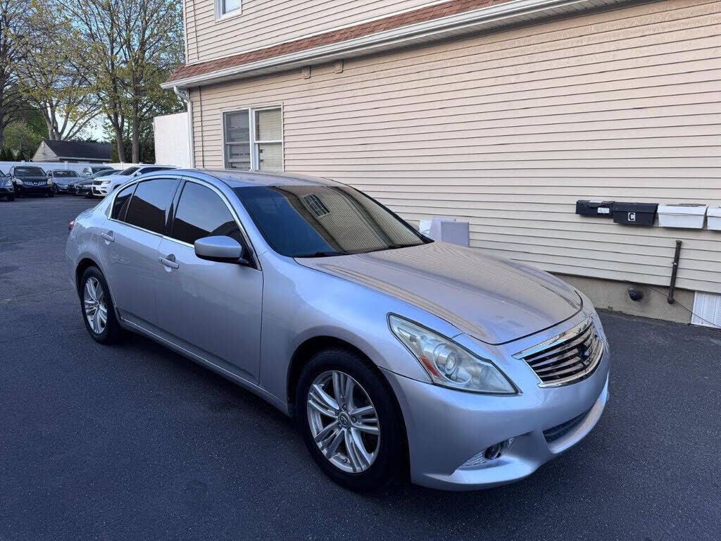 2011 INFINITI G25